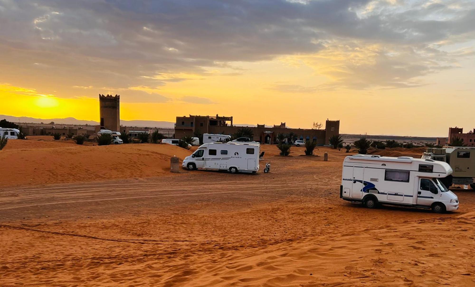 Hotel Camping Les Roses Des Dunes & Piscine 메르주가 외부 사진
